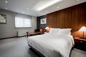 Oriens Hotel & Residences