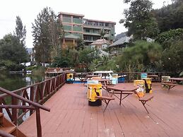 Bunyonyi Safaris Resort