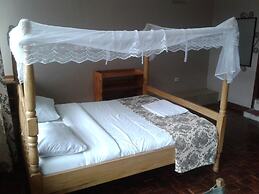 Bunyonyi Safaris Resort