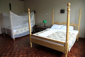 Bunyonyi Safaris Resort