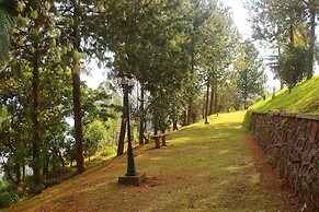Bunyonyi Safaris Resort