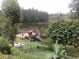 Bunyonyi Safaris Resort