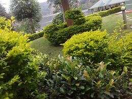 Bunyonyi Safaris Resort