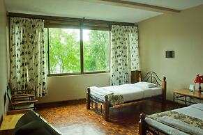 Bunyonyi Safaris Resort