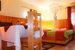 Bunyonyi Safaris Resort