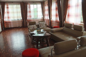 Bunyonyi Safaris Resort
