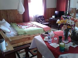 Bunyonyi Safaris Resort