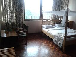 Bunyonyi Safaris Resort