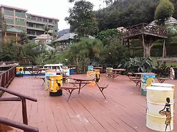 Bunyonyi Safaris Resort