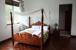 Bunyonyi Safaris Resort