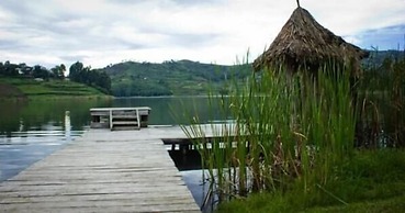 Bunyonyi Safaris Resort