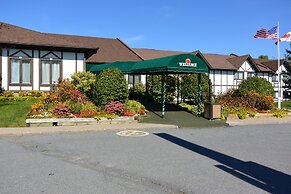 McIntosh Country Inn & Conference Centre in Canada
