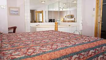 McIntosh Country Inn & Conference Centre in Canada