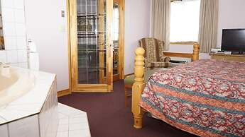 McIntosh Country Inn & Conference Centre in Canada
