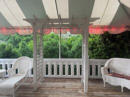 Innisfree Boutique Inn By-The-Lake