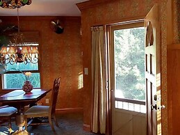 Innisfree Boutique Inn By-The-Lake