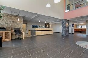 Best Western Plus Airport Inn & Suites