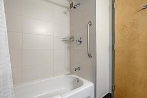 Best Western Plus Airport Inn & Suites