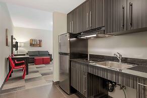 Best Western Plus Airport Inn & Suites