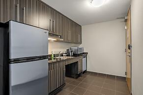 Best Western Plus Airport Inn & Suites