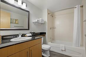 Best Western Plus Airport Inn & Suites