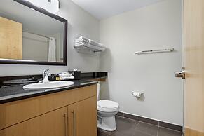 Best Western Plus Airport Inn & Suites