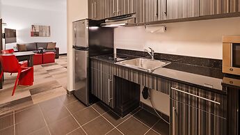 Best Western Plus Airport Inn & Suites