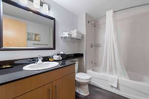 Best Western Plus Airport Inn & Suites