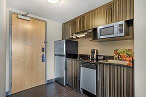 Best Western Plus Airport Inn & Suites