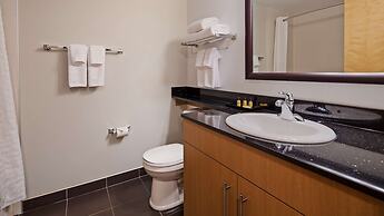 Best Western Plus Airport Inn & Suites