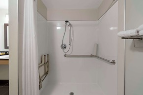 Best Western Plus Airport Inn & Suites