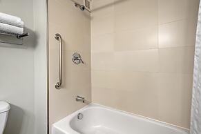 Best Western Plus Airport Inn & Suites