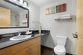 Best Western Plus Airport Inn & Suites