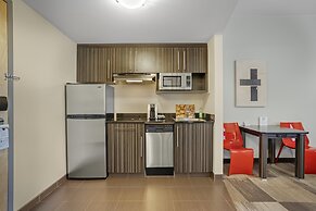 Best Western Plus Airport Inn & Suites