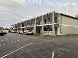 Red Carpet Inn & Suites