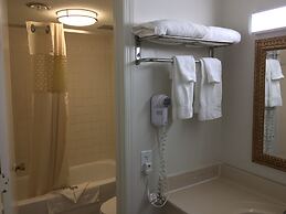 Red Carpet Inn & Suites