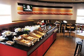 Oft Plaza Oeste Hotel