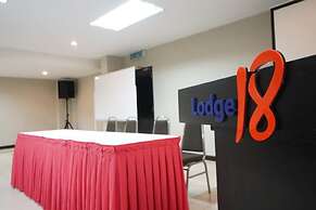 Lodge 18 Hotel