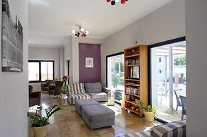 Ilioxenia Studio & Apartments