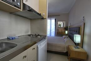 Ilioxenia Studio & Apartments