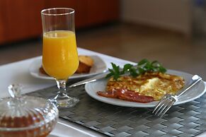 Ilioxenia Studio & Apartments