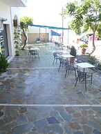 Ilioxenia Studio & Apartments