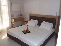 Ilioxenia Studio & Apartments