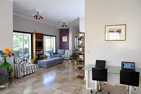 Ilioxenia Studio & Apartments