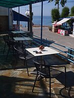 Ilioxenia Studio & Apartments