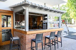 Ilioxenia Studio & Apartments