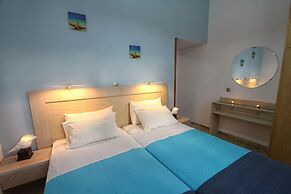 Ilioxenia Studio & Apartments