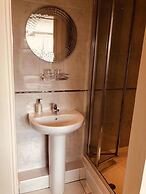 Allison House 16 Guesthouse