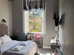 Allison House 16 Guesthouse