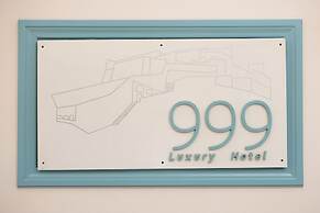 999 Luxury Hotel